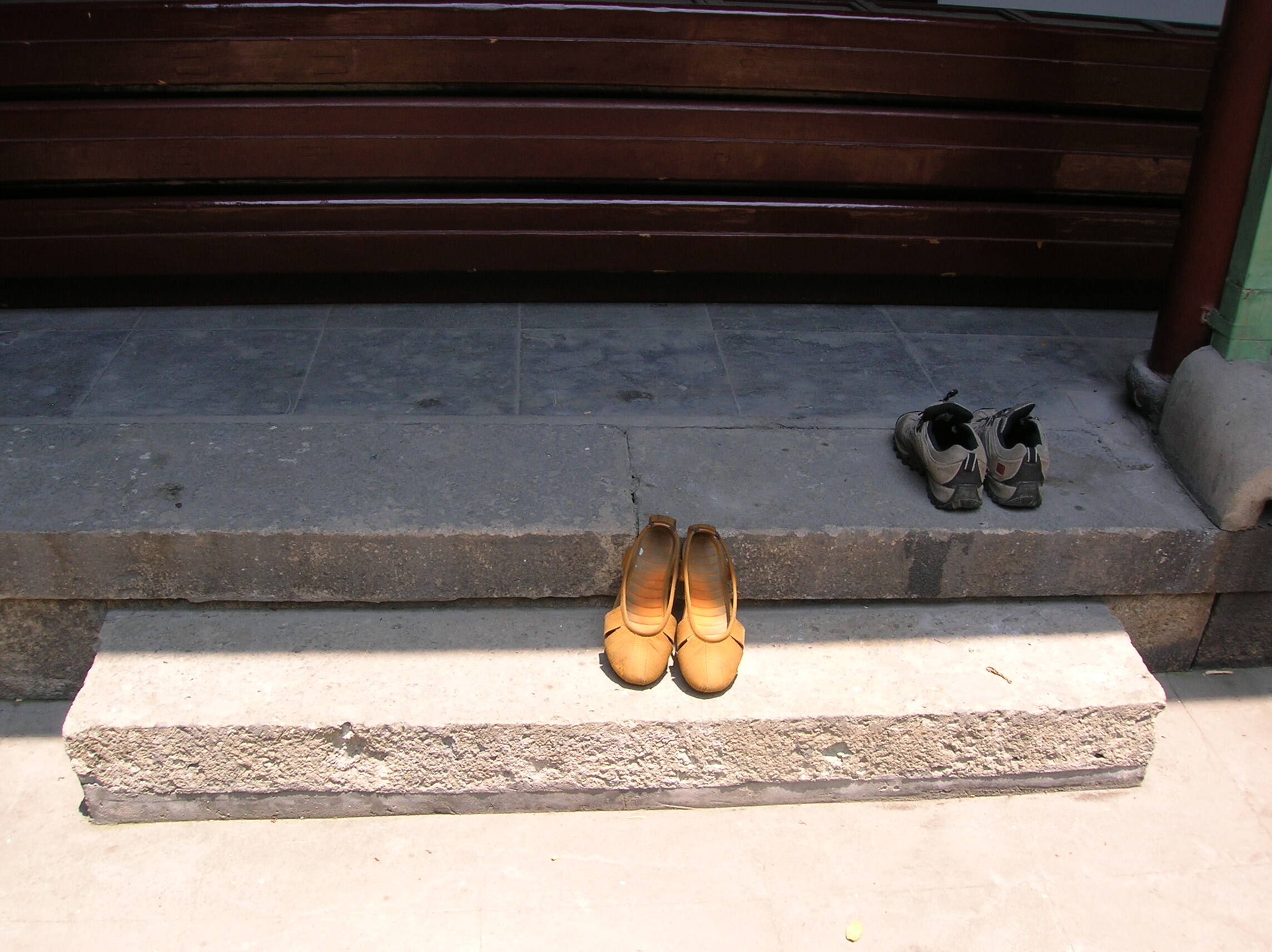 Chan monk shoes